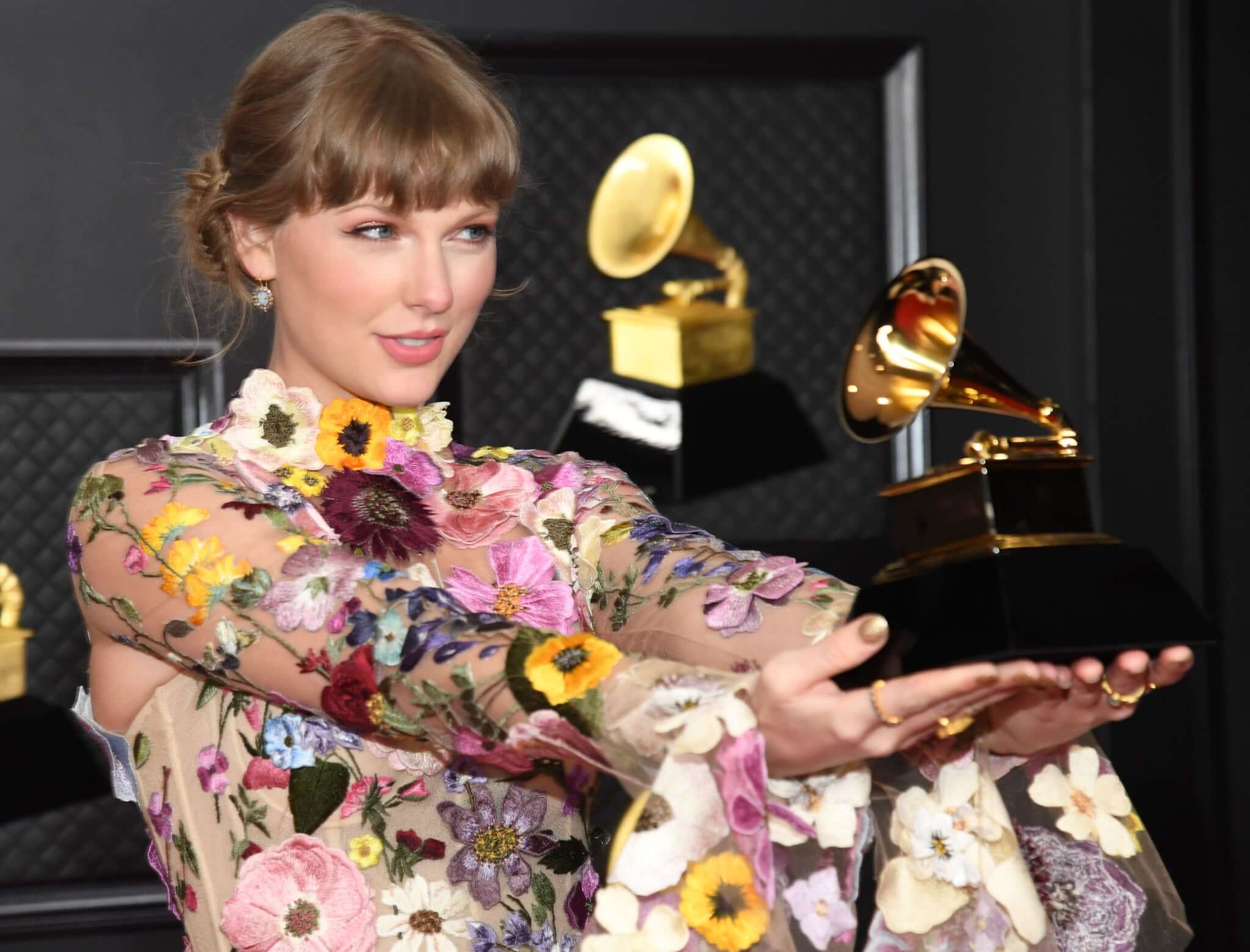 taylor-swift-at--grammys-2021-pictures (1)