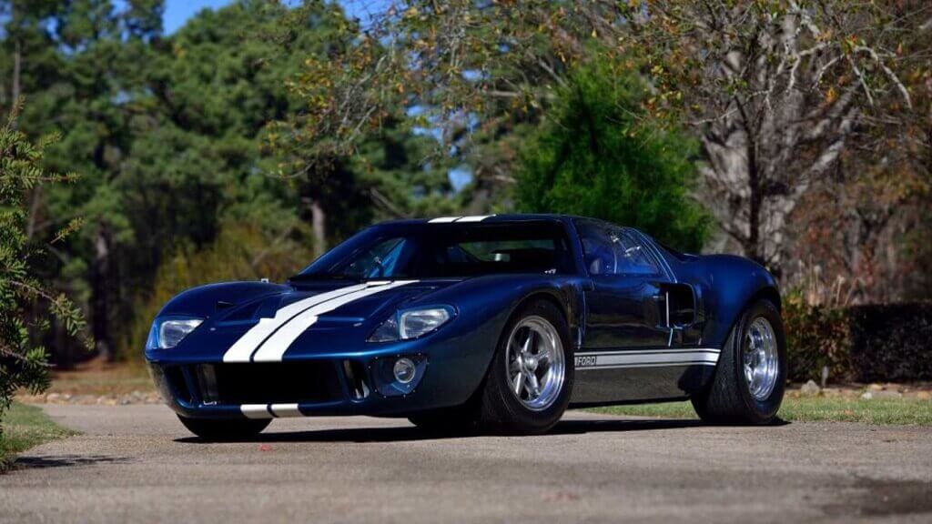 Blue-and-White-965-Ford-GT40